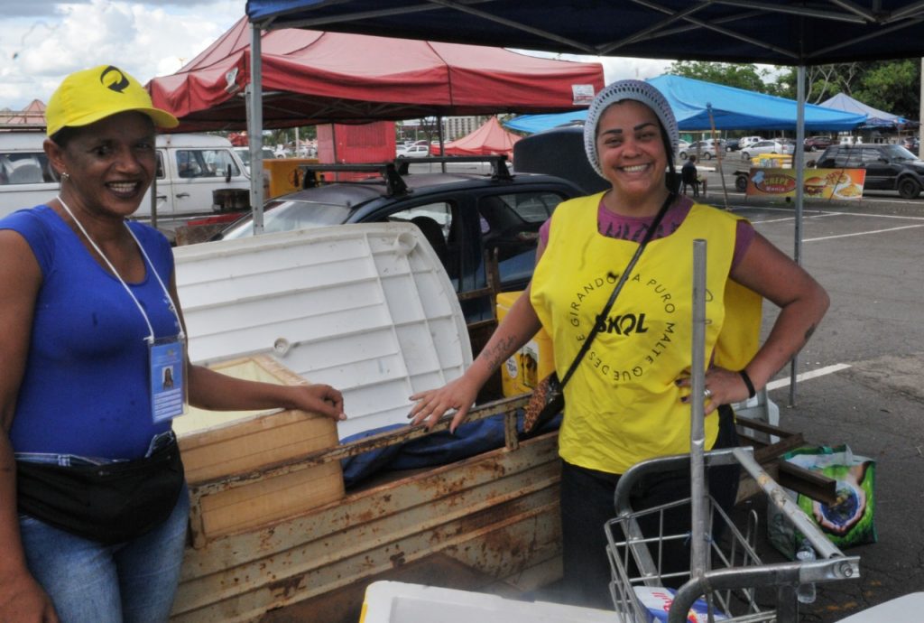 Festival e show de Henrique e Juliano têm vagas para ambulantes