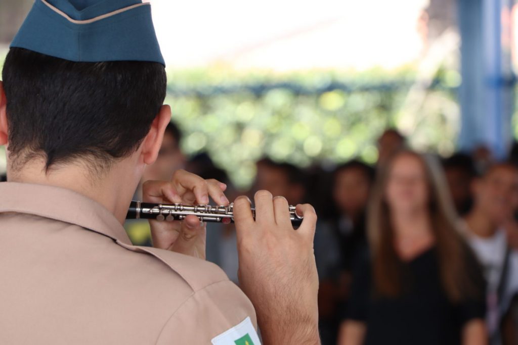 Cerimônia cívica marca um ano de gestão compartilhada nas escolas