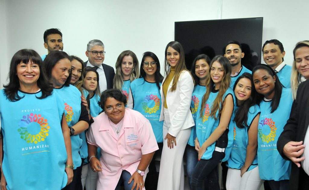 Primeira-dama do DF dá posse a 14 monitores do Projeto Humanizar