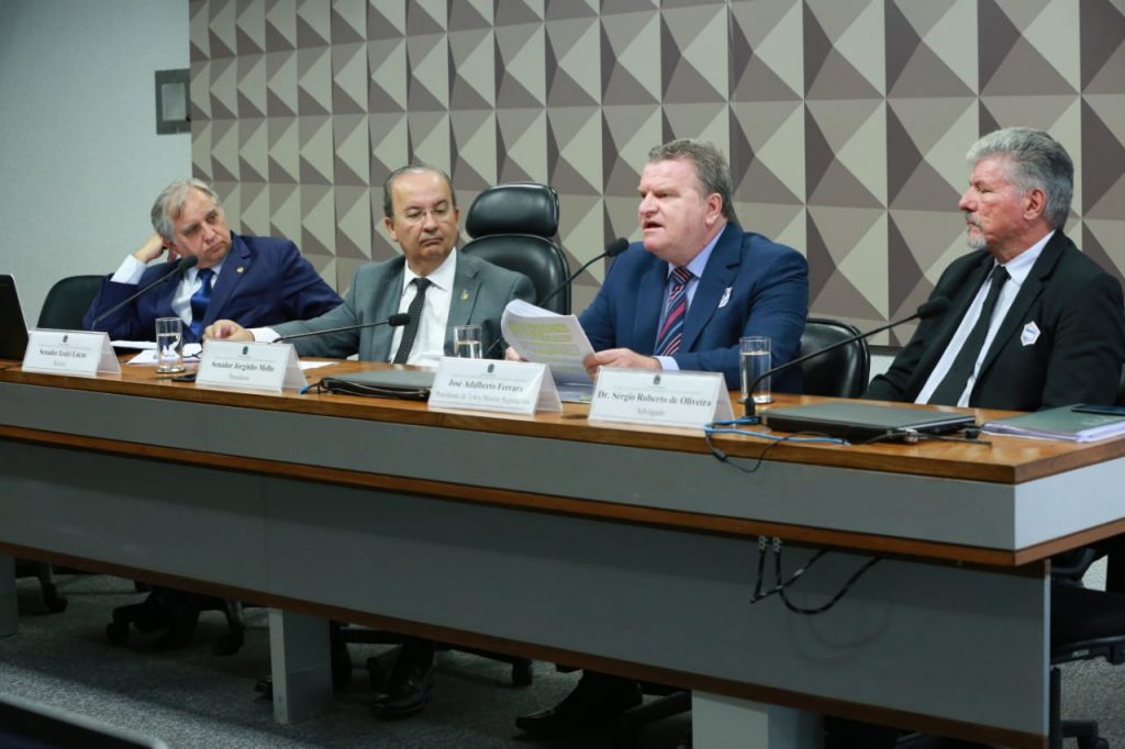 Falta de clareza de seguradoras irrita senadores do acidente da Chapecoense