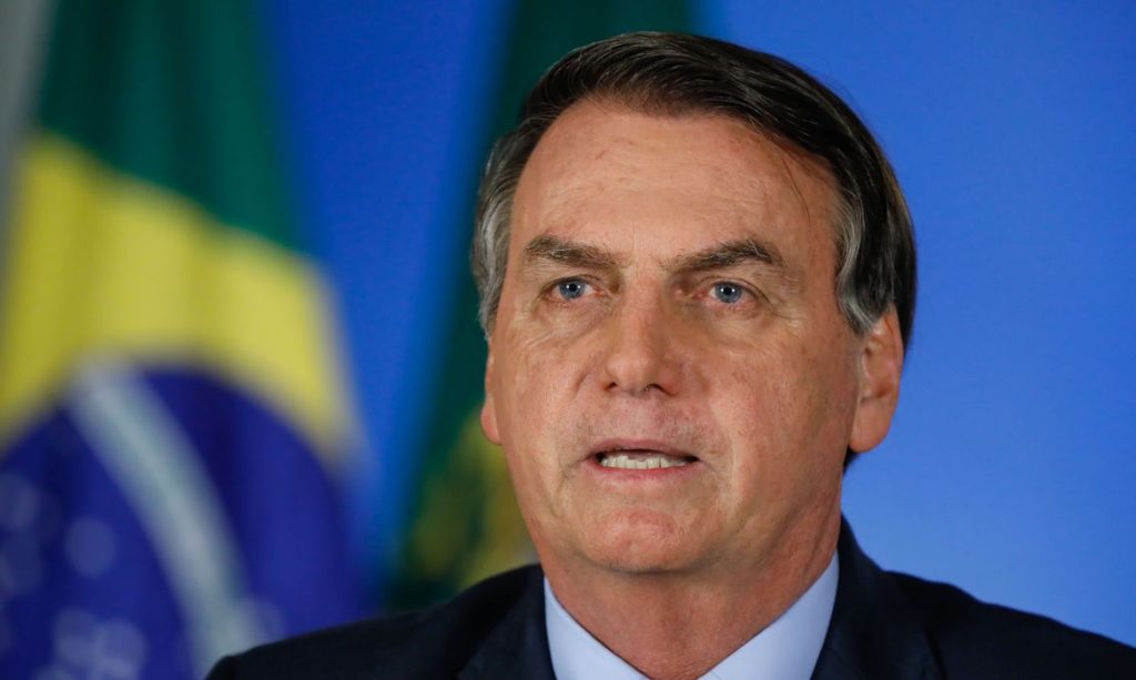 Presidente Bolsonaro pede calma e diz que país vencerá novo coronavírus