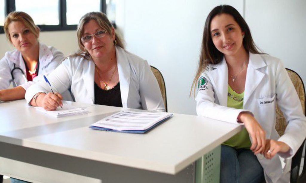 Inscrições de médicos para combater coronavírus começam segunda-feira
