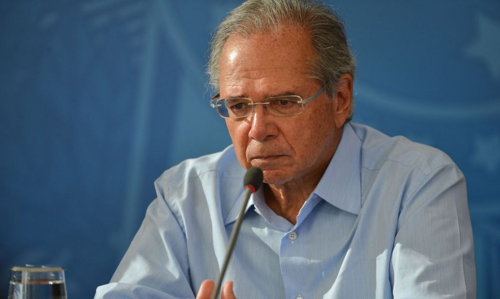 Ministro Paulo Guedes diz que governo vai manter teto de gastos