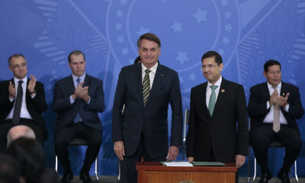 Bolsonaro elogia Ramagem e fala em independência de poderes