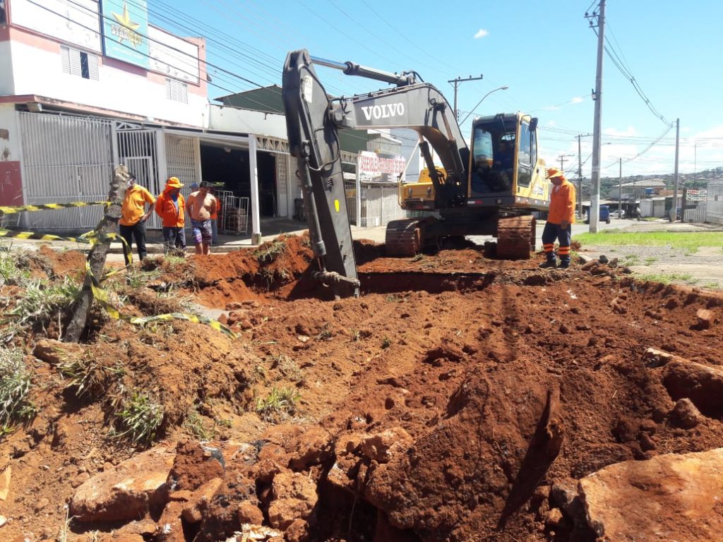 Novacap recupera rede de águas pluviais rompida em Samambaia