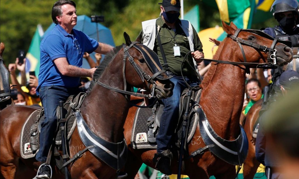 Presidente Jair Bolsonaro vai a ato de apoiadores em Brasília