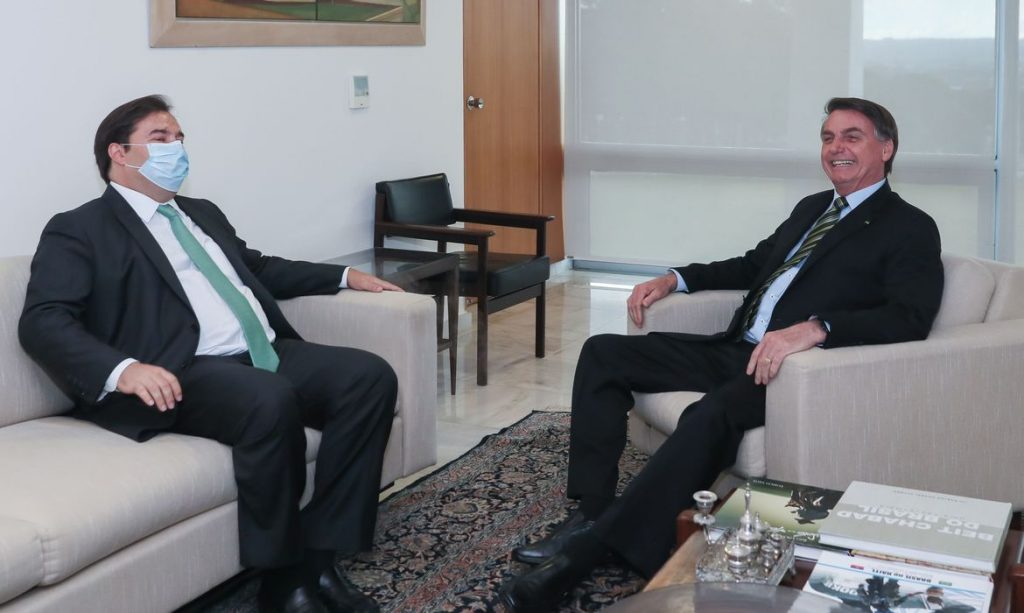 Maia pede que Bolsonaro adie provas do Enem por causa da pandemia