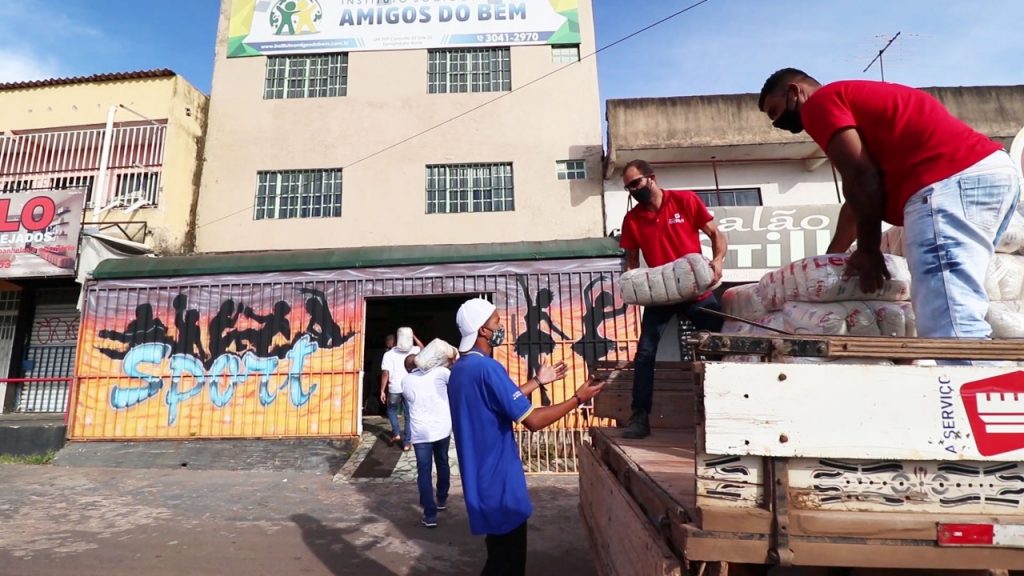 Lojas de material de construção fazem doação de 4 toneladas de alimentos para entidades sociais do DF