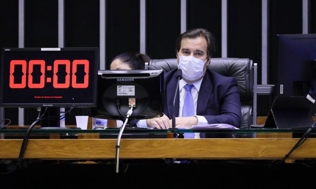 Rodrigo Maia descarta retorno das atividades presenciais na Câmara