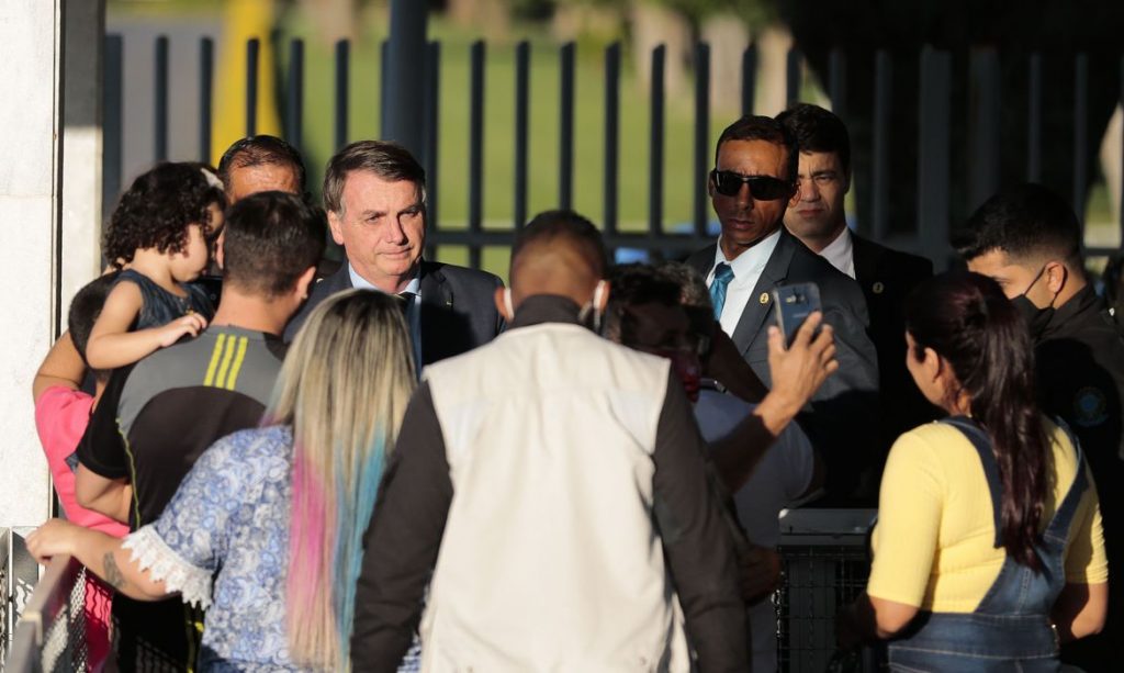 Presidente Bolsonaro diz que agressão a jornalistas deve ser punida