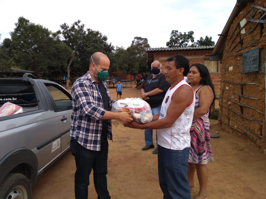 Coronavírus: Servidores da CLDF e TCDF doam alimentos e cobertores para índios em situação precária no Noroeste