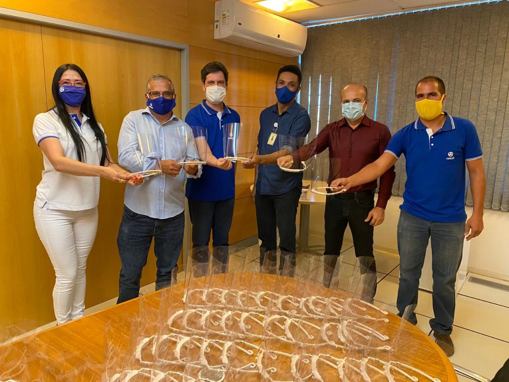 Caesb faz nova doação e entrega 100 máscaras estilo “face shield” para instituições da cidade