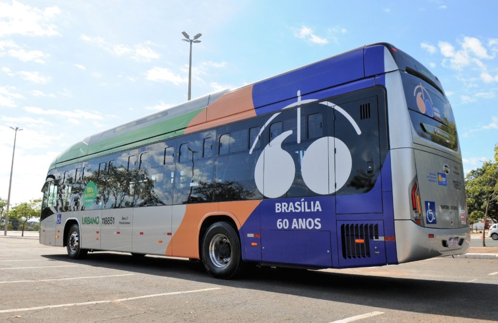 Ônibus elétricos começam a circular nesta segunda no Distrito Federal