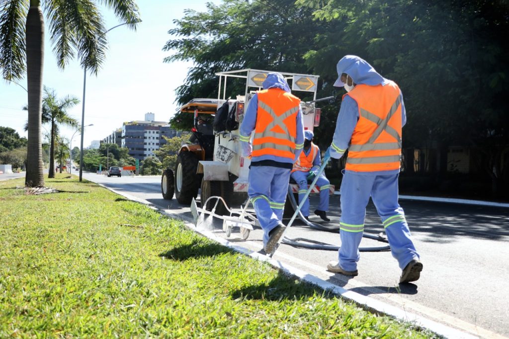 Limpeza urbana | Um trabalho constante que poucos observam e faz muita diferença