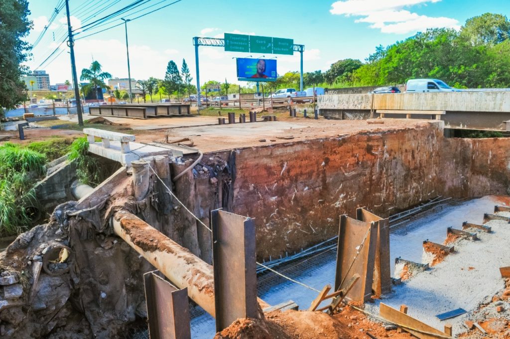 DER constrói nova ponte sobre o Córrego Samambaia
