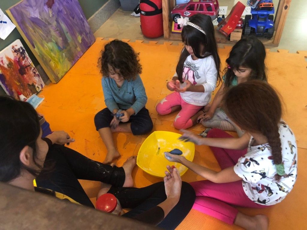 Projeto EscoLar leva nova metodologia de desenvolvimento pedagógico domiciliar para os pais, em tempos de pandemia