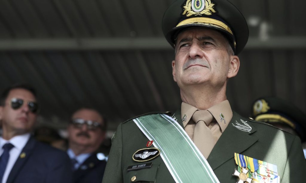 Ministro Ramos entra para reserva remunerada do Exército