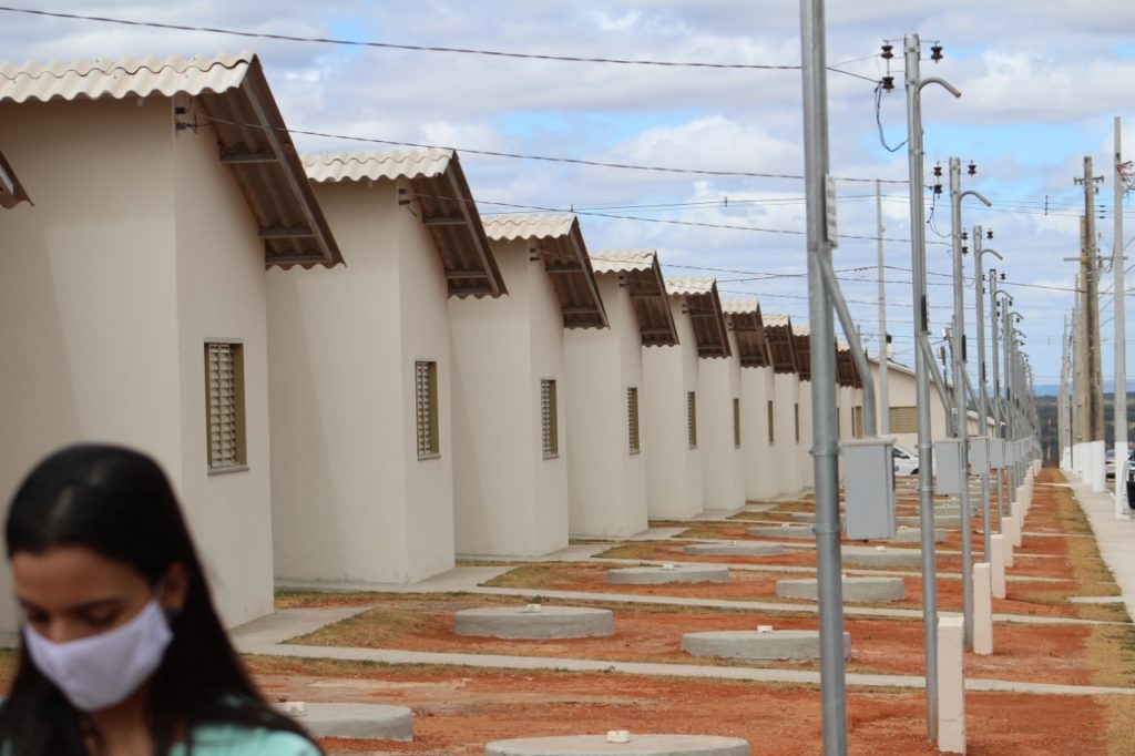 ENTORNO | “É fundamental acolher e dar condições dignas de vida”, diz Caiado durante entrega de 383 moradias em Planaltina
