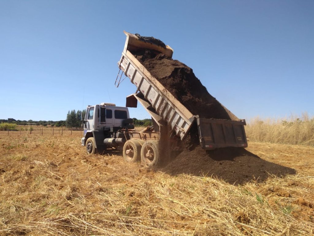 Ceilândia | Produtores rurais são contemplados com 300 toneladas de adubo por semana