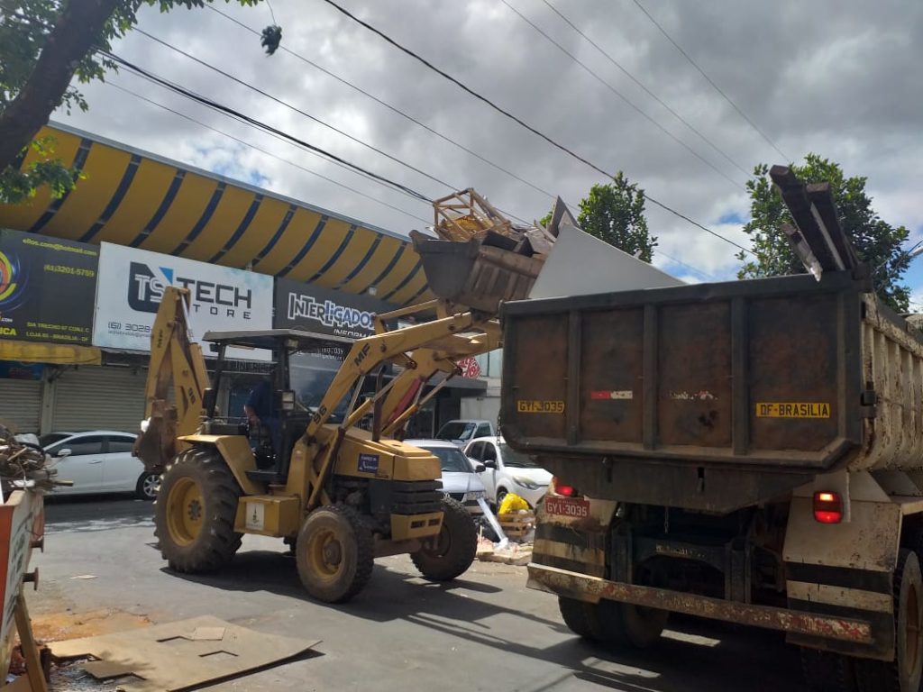 GDF Presente recolhe 471 caçambas de entulhos no SIA