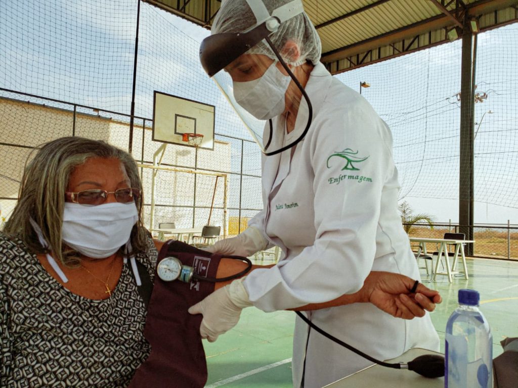 Sejus abre vagas para profissionais da saúde atuarem como voluntários na proteção de idosos
