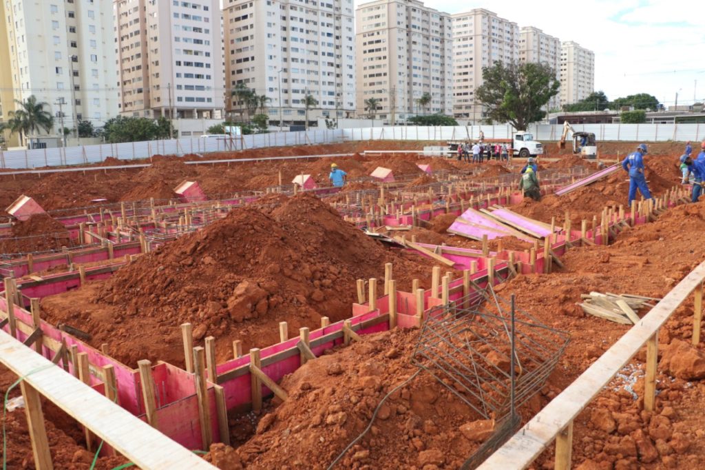 Obras autorizadas por Ibaneis vão criar mais de 14 mil empregos no Distrito Federal