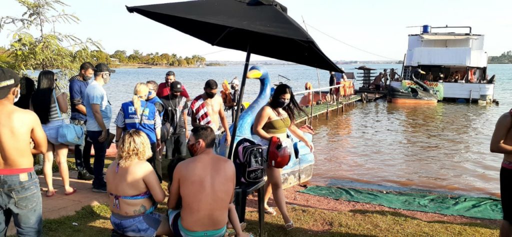 Governo do DF fecha comércios na Ponte JK e na Prainha do Lago Norte