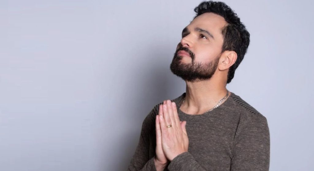 Luciano Camargo reverencia o Gospel em trabalho solo inédito