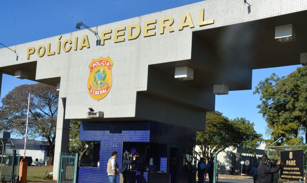 Operação da Polícia Federal apura fraudes no recebimento de auxílio emergencial