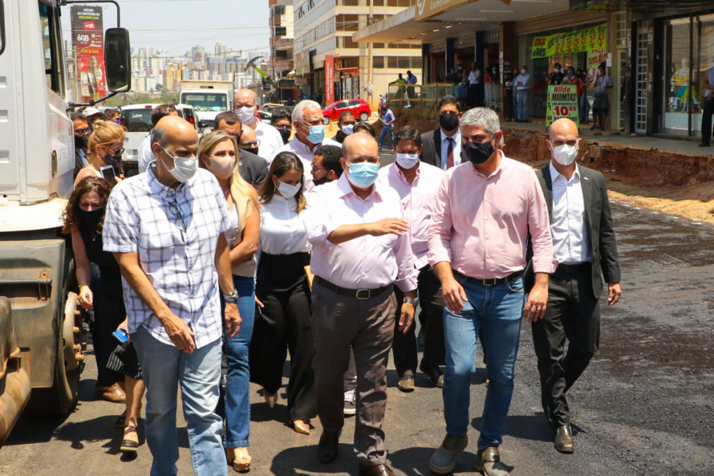 Governador Ibaneis Rocha vistoria andamento das obras no Vicente Pires