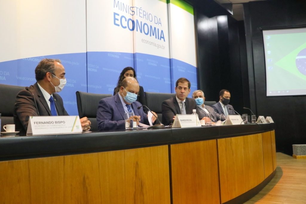 Ibaneis assina acordo com União que vai beneficiar 237 mil moradores de Vicente Pires