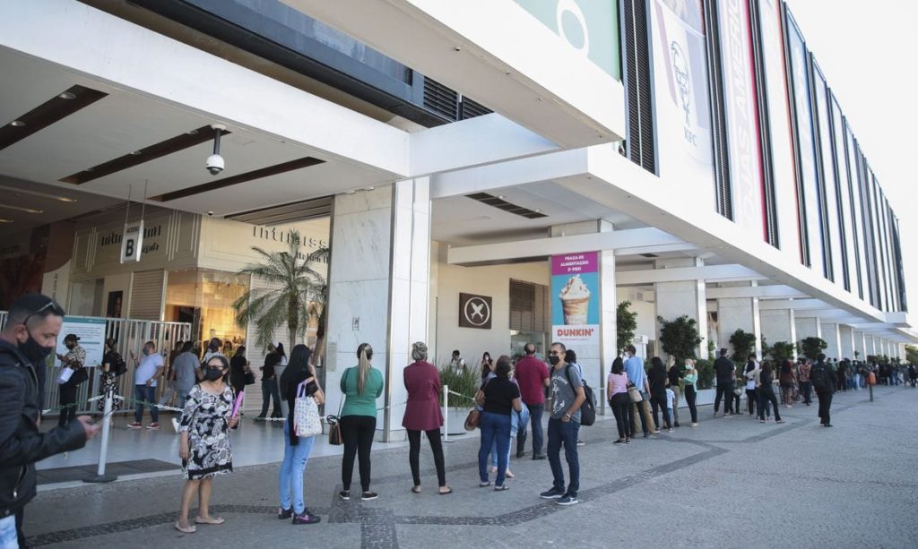 GDF amplia horário de shoppings e comércio de rua