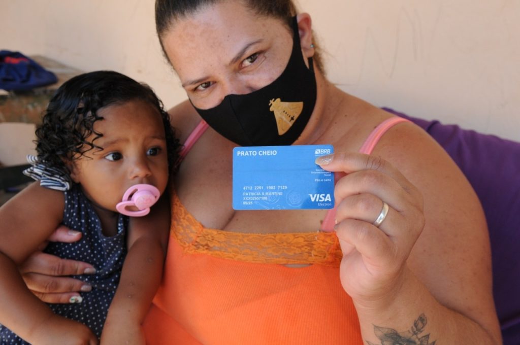 Cartão Prato Cheio: Alimento garantido para mais de 31 mil famílias