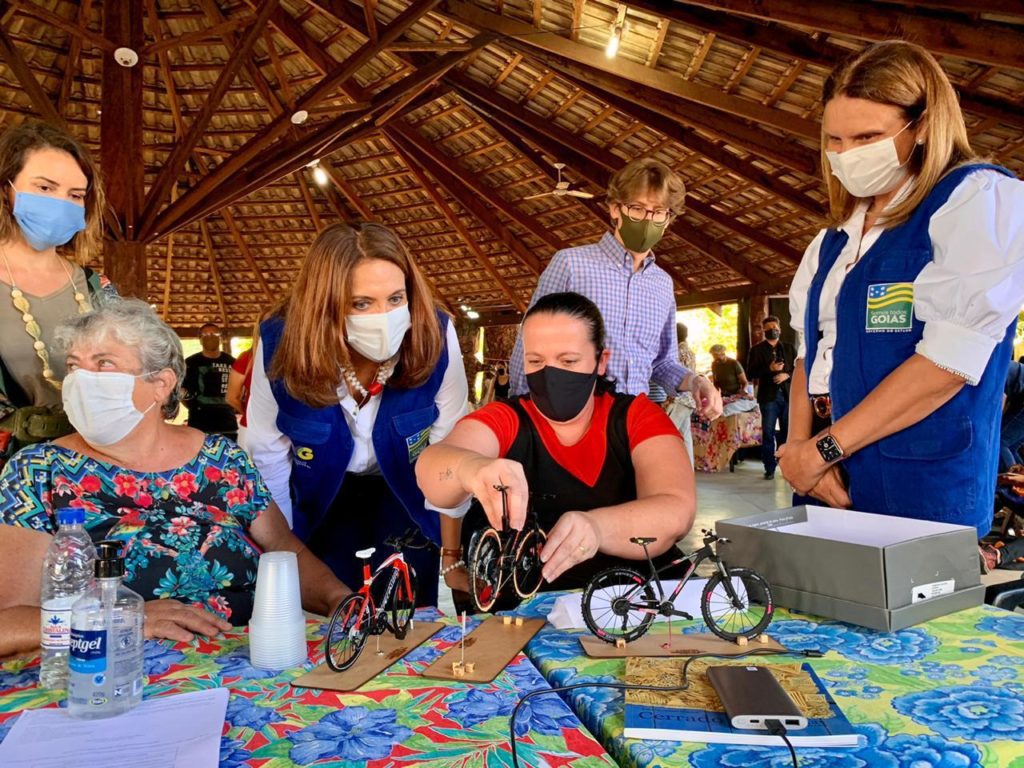 Governo de Goiás entrega Selo do Artesanato Goiano a quatro artesãos