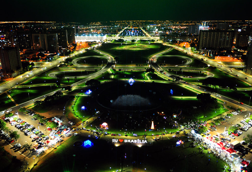 Luzes de Natal com a cara de Brasília