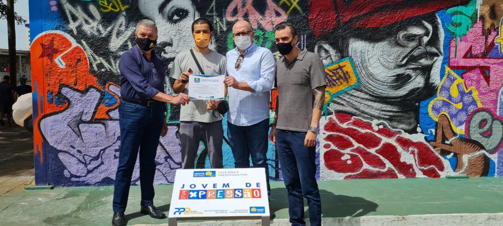 Projeto Ruas recebe certificado de parceria do programa Adote uma Praça, em Ceilândia