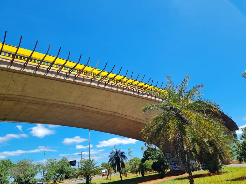 Guarda-corpo do Viaduto Ayrton Senna ganha nova estrutura