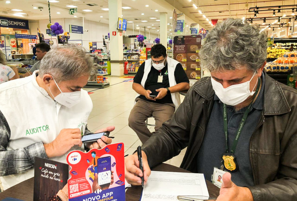 Vigilância Sanitária interdita duas praças de alimentação neste domingo