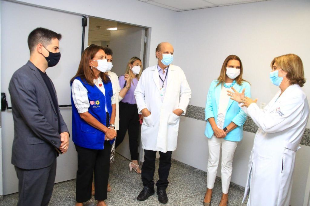 Gracinha Caiado entrega kits de higiene para pacientes de Manaus