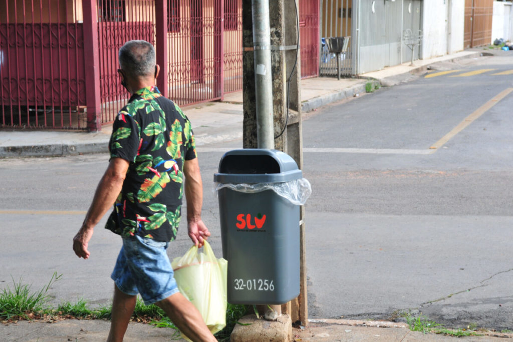 Mais de 2.700 novas lixeiras instaladas pelo GDF