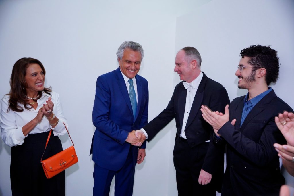Maestro Neil Thomson agradece ao governador por recontratação de músicos: “Mensagem de luz e de esperança para futuro da cultura em Goiás e no Brasil”