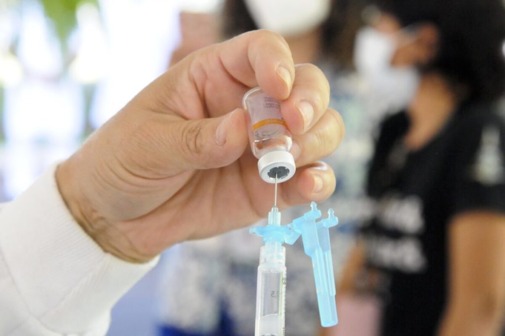 Mais de 2 mil pessoas já foram vacinadas no Distrito Federal