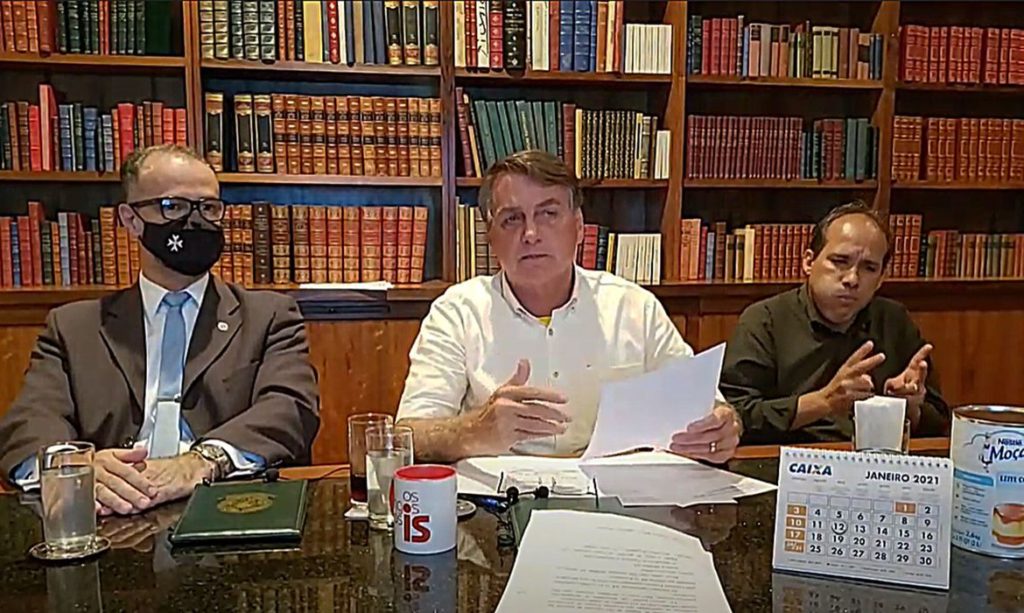 Presidente Jair Bolsonaro convoca reunião para discutir preço dos combustíveis