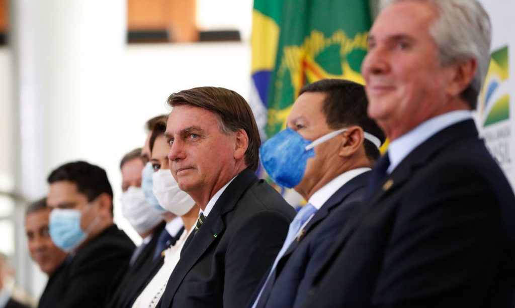 Presidente Bolsonaro negocia novo auxílio emergencial aos informais