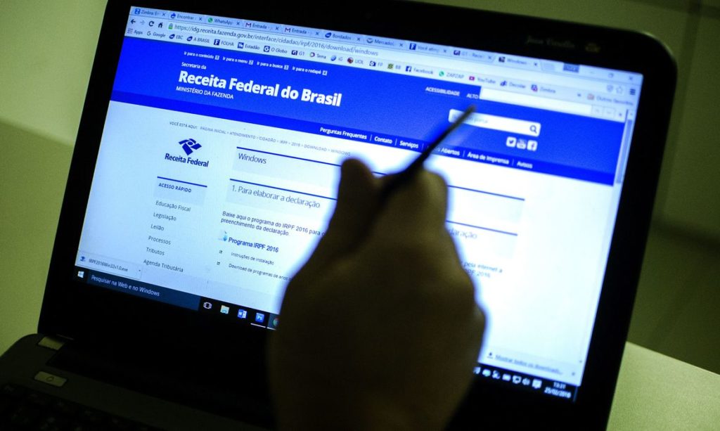 Contribuintes já podem baixar programa para preencher e entregar a declaração do IR 2021