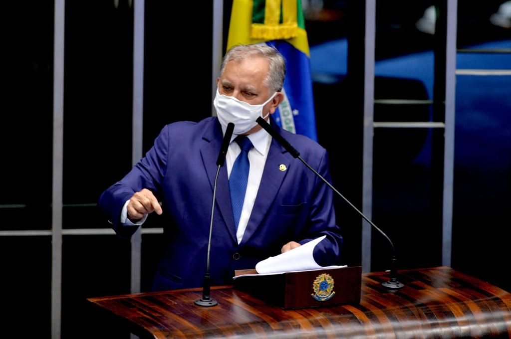 Em Plenário, Izalci Lucas pede reabertura da CPI da Chapecoense