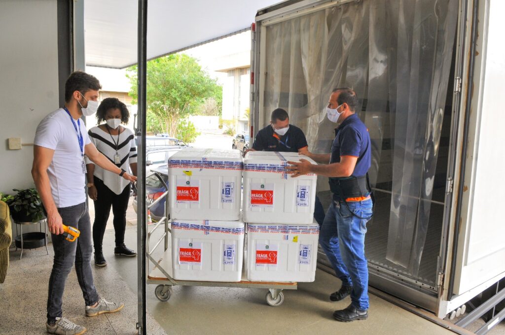 DF recebe mais 37.400 doses da vacina CoronaVac