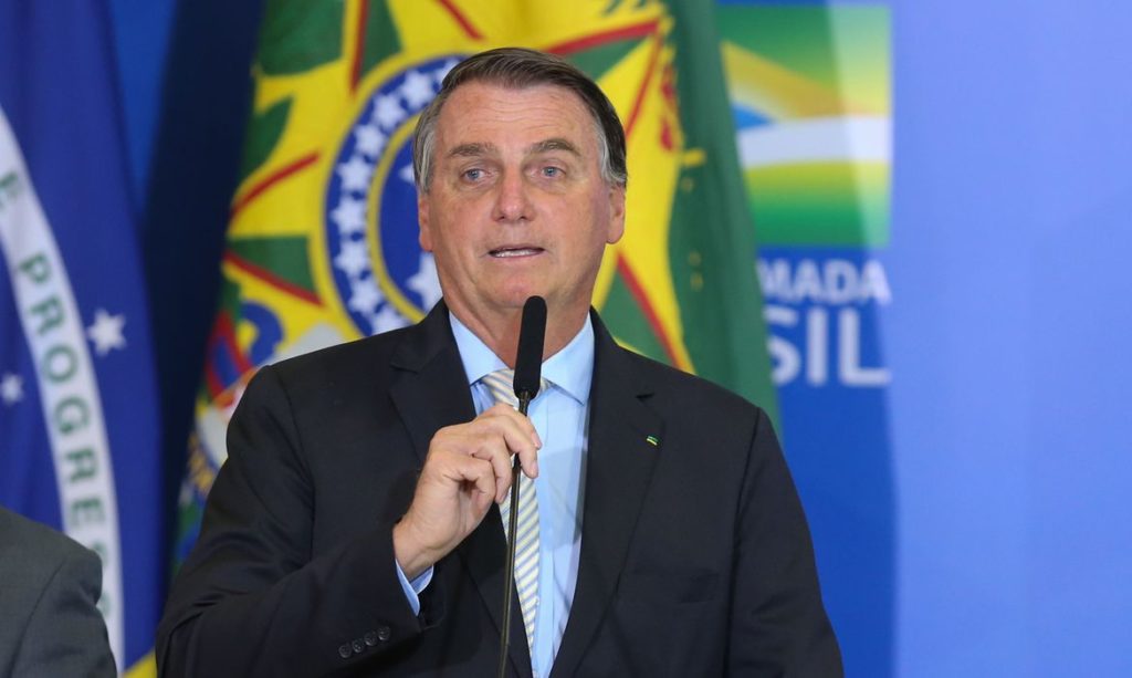 Presidente Bolsonaro zera PIS e Cofins do diesel e do gás de cozinha
