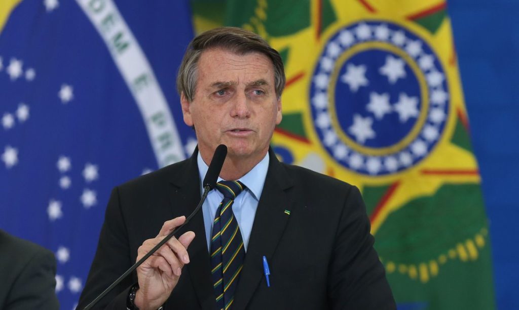 Bolsonaro publica decreto que cria comitê nacional de combate à pandemia