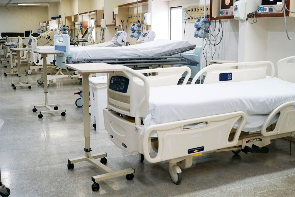 UTI do Hospital de Santa Maria começa a receber pacientes da covid-19